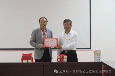 省委党史研究院、省地方史志研究院老干部来我馆开展主题党日活动