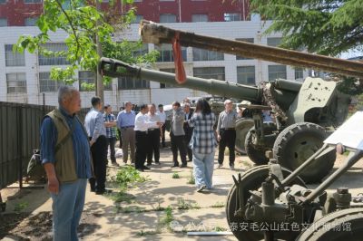 省委党史研究院、省地方史志研究院老干部来我馆开展主题党日活动