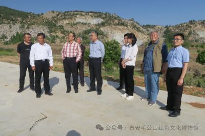 省委党史研究院、省地方史志研究院老干部来我馆开展主题党日活动