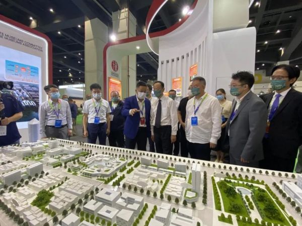 第九届博博会｜国家文物局副局长顾玉才参观非国有博物馆展区