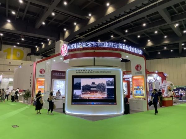 第九届博博会｜国家文物局副局长顾玉才参观非国有博物馆展区