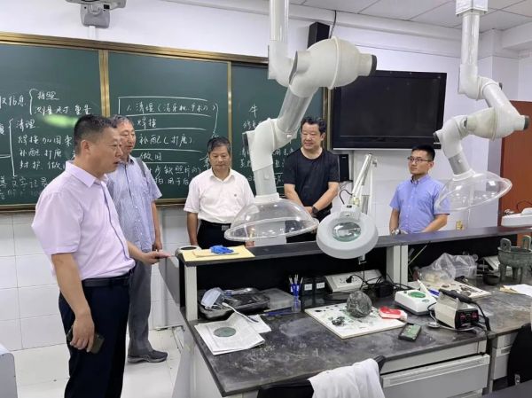 馆校交流 | 我馆赴济南市莱芜职业技术学院参观交流文物修复与保护