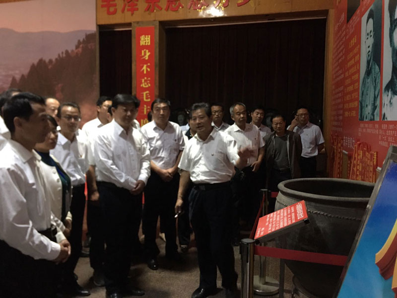 参观红色文化博物馆，感受红色文化魅力