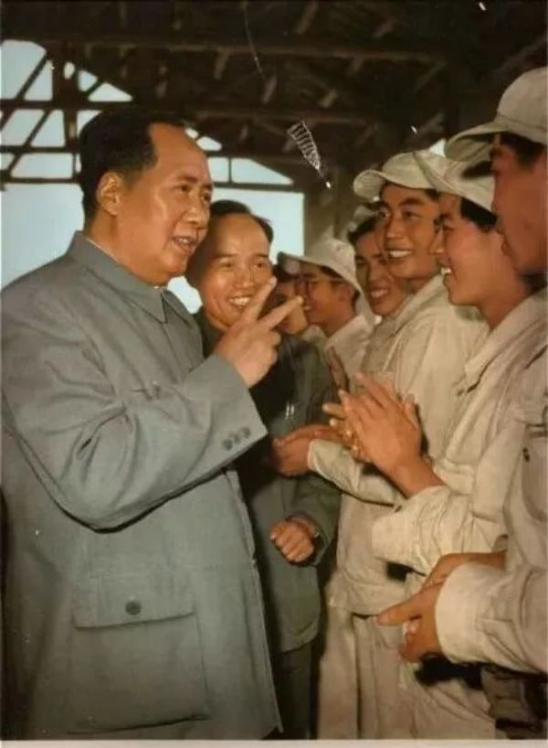 缅怀伟人毛泽东 毛公山上显英灵